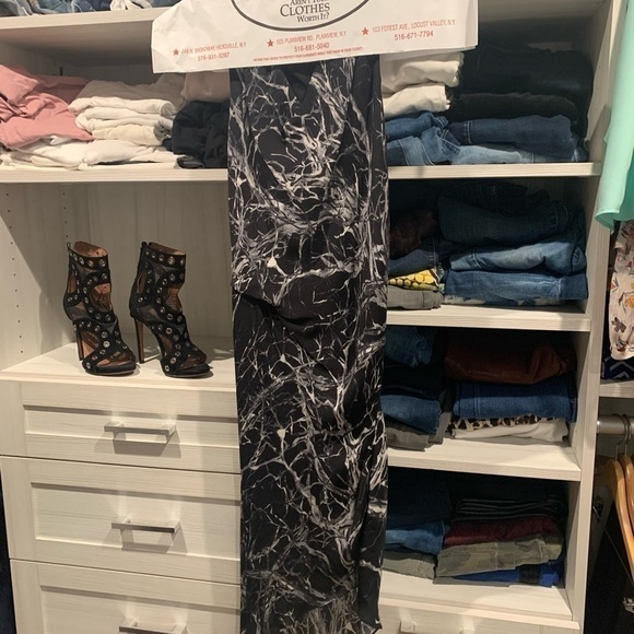 𝅺HAUTE HIPPIE 100% silk asymmetrical black & white dress EUC size Small - Picture 4 of 9